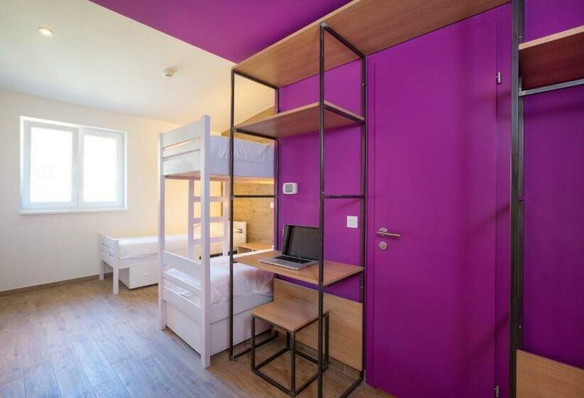 Triple Standard Room with Bunk Beds, Hostel Link