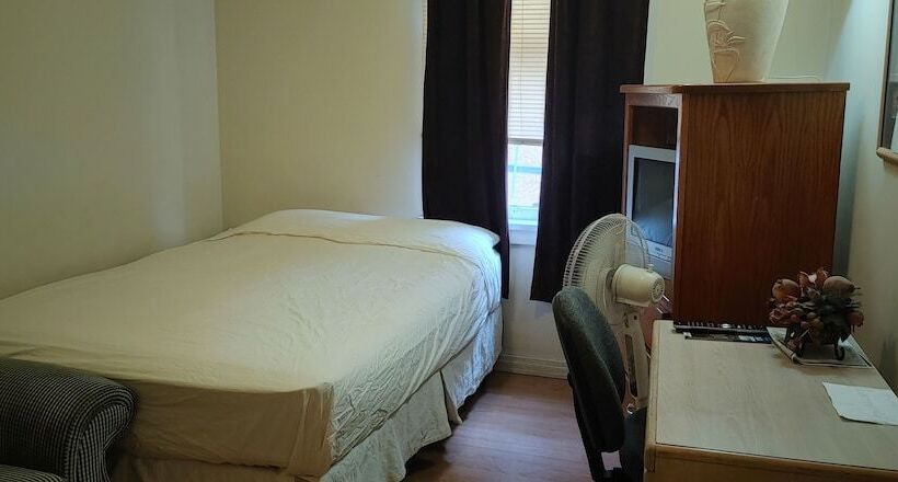 اتاق استاندارد, Kelowna Okanagan Lake Hostel