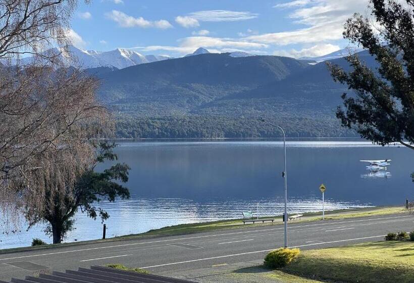 اتاق استاندارد با چشم‌انداز دریاچه, Te Anau Lakefront Backpackers