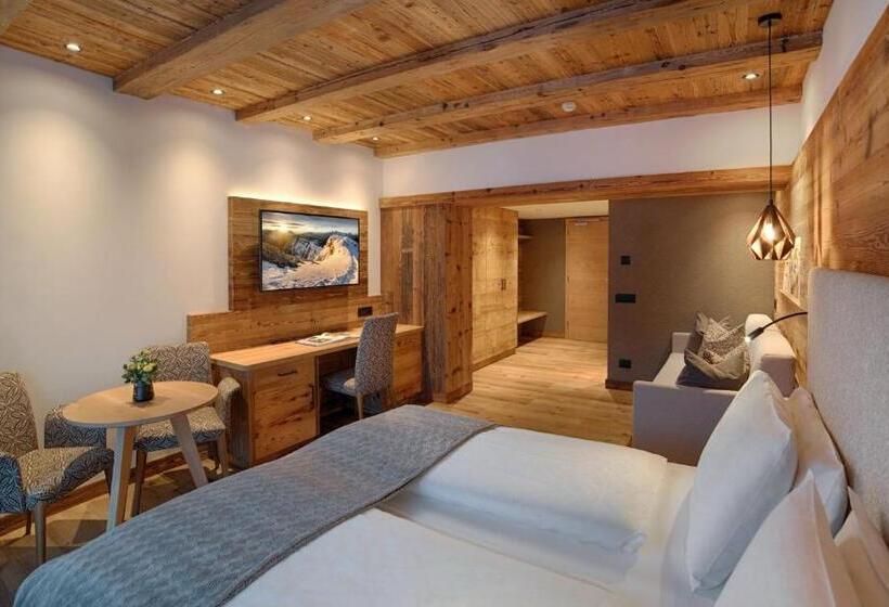 اتاق لوکس با بالکن, Villa Eden