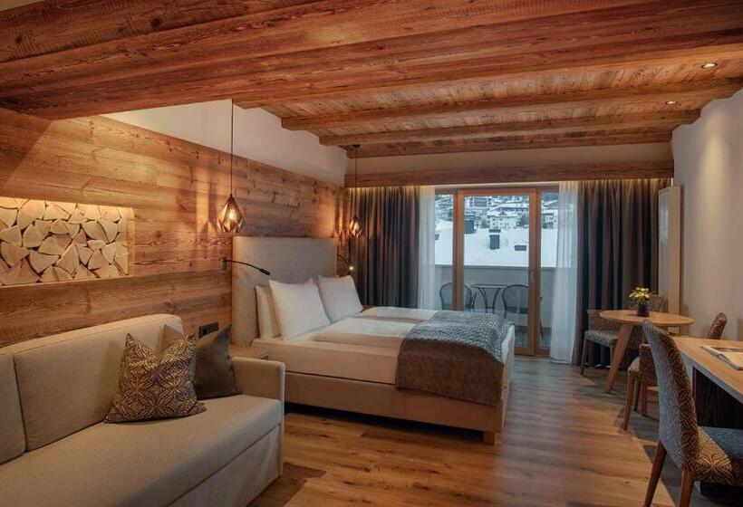 اتاق لوکس با بالکن, Villa Eden