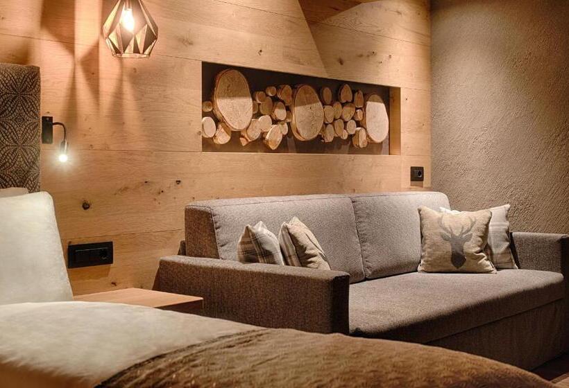 اتاق لوکس با بالکن, Villa Eden
