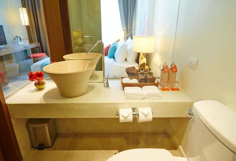 带阳台的豪华间, Bandara Phuket Beach Resort