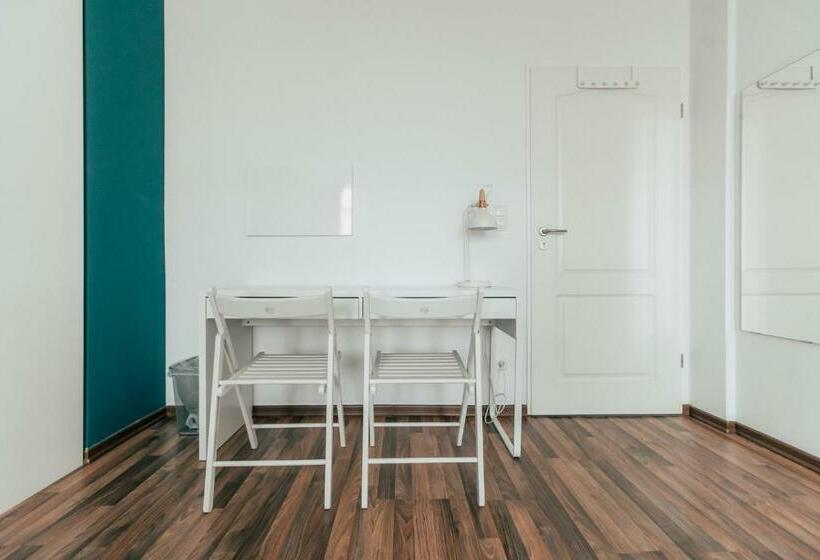 اتاق استاندارد با سرویس بهداشتی مشترک, Hentschels Apartments