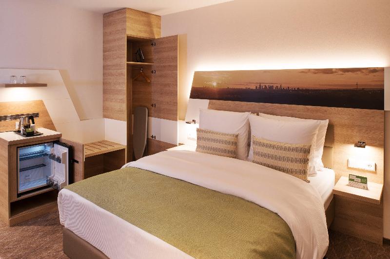 اتاق استاندارد با تخت دو نفره بزرگ برای معلولان, Holiday Inn Frankfurt Airport