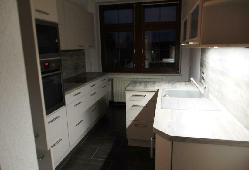 آپارتمان 3 خوابه, Pension Ottendorf Okrilla