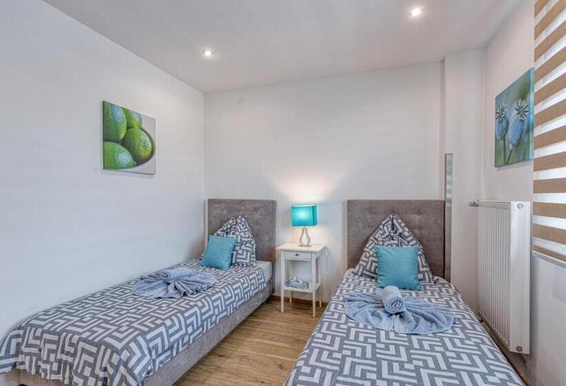 اتاق استاندارد, Touch Down Motel