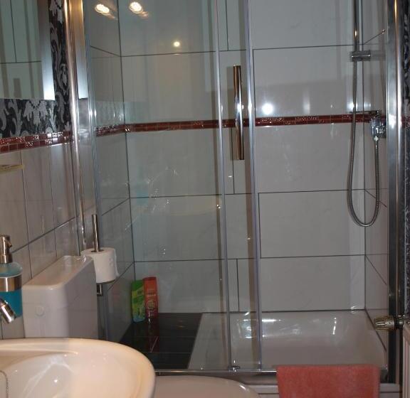اتاق استاندارد سه نفره, Waldhotel Lemberg