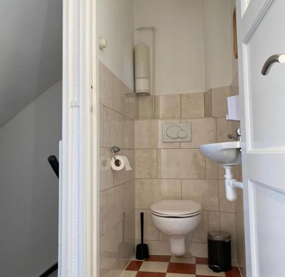 اتاق یک نفره پایه با سرویس بهداشتی مشترک, Bed&breakfast Aan Strand