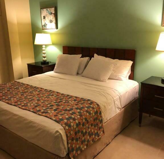استودیوی استاندارد, Carl S Unique Inn & Conference Facilities