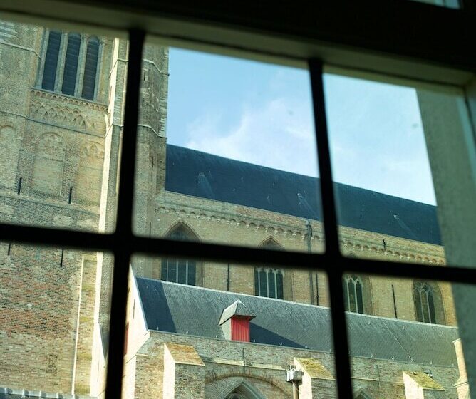 اتاق لوکس با چشم‌انداز شهر, B&b Saintsauveur Bruges