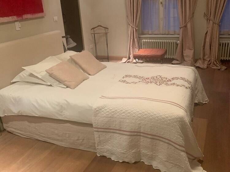 اتاق لوکس, B&b Saintsauveur Bruges