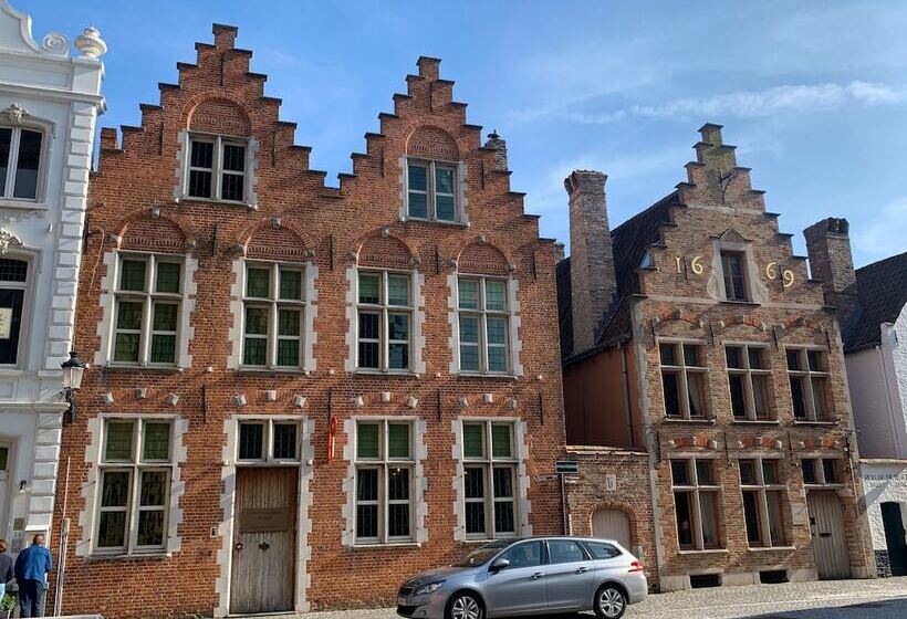 اتاق لوکس, B&b Saintsauveur Bruges