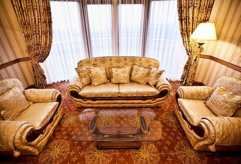 سوییت جونیور با بالکن, Multi Grand Pharaon
