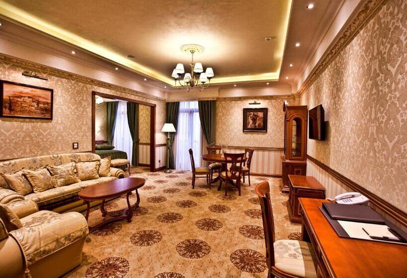 استودیوی استاندارد, Multi Grand Pharaon