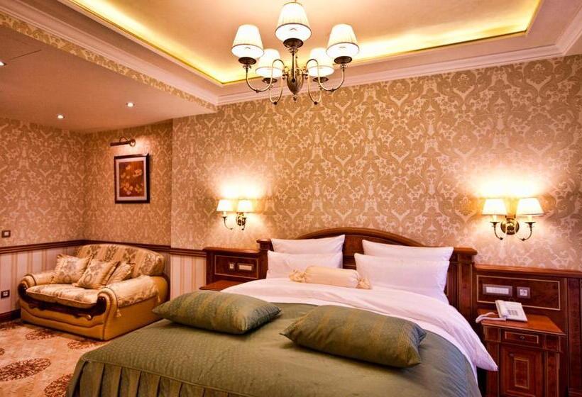 استودیوی استاندارد, Multi Grand Pharaon