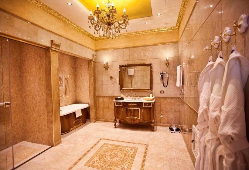 سوئیت پرزیدنت, Multi Grand Pharaon