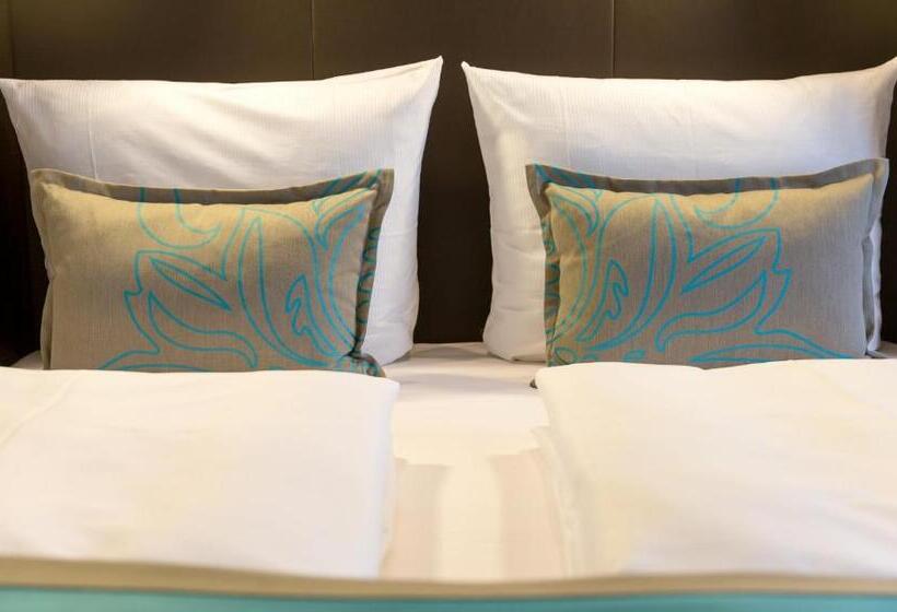 اتاق استاندارد با چشم‌انداز باغ, Motel One Brussels