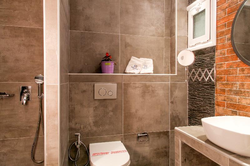 استودیوی استاندارد, Olive Grove Resort