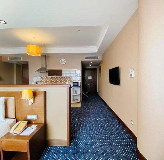 سوییت جونیور, Parkside Hotel & Apartments
