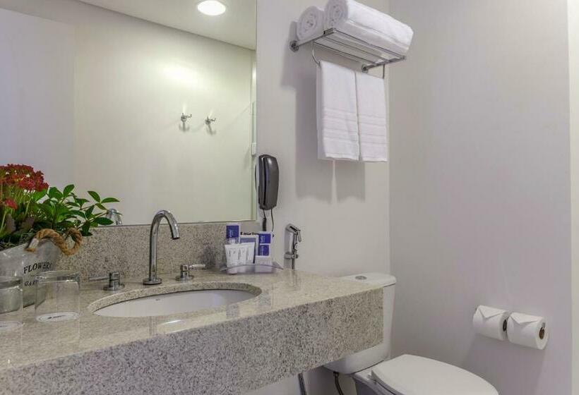 חדר דלוקס לשלושה, Blue Tree Towers Valinhos