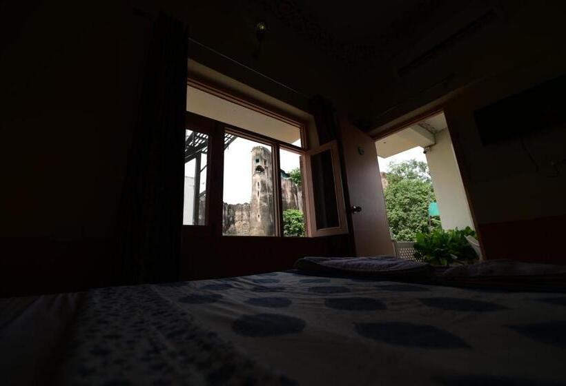 اتاق لوکس, Chitra Katha  A Story Per Stay