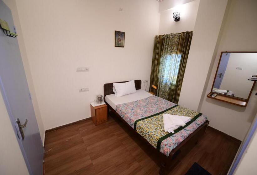 اتاق استاندارد یک نفره, Chitra Katha  A Story Per Stay