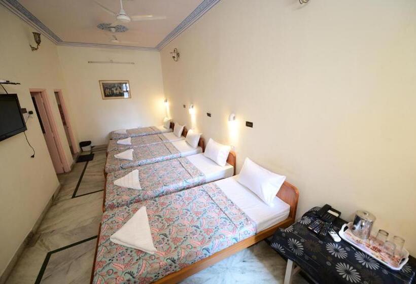 اتاق خانوادگی, Chitra Katha  A Story Per Stay