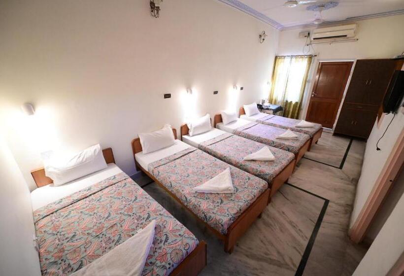 اتاق خانوادگی, Chitra Katha  A Story Per Stay