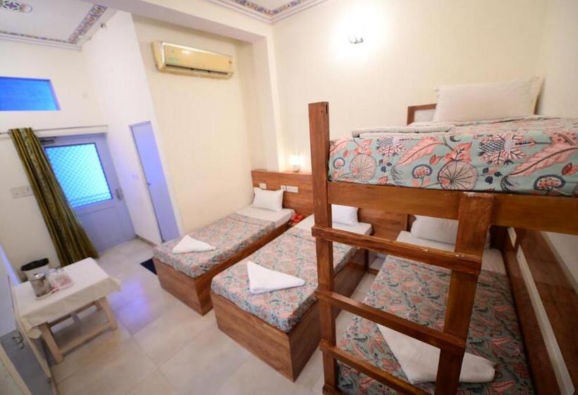 اتاق استاندارد چهار تخته, Chitra Katha  A Story Per Stay