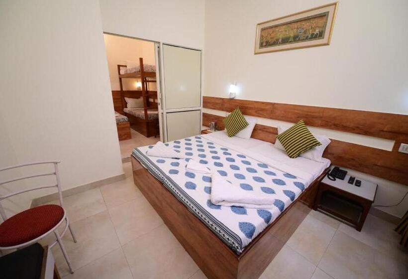 اتاق استاندارد چهار تخته, Chitra Katha  A Story Per Stay