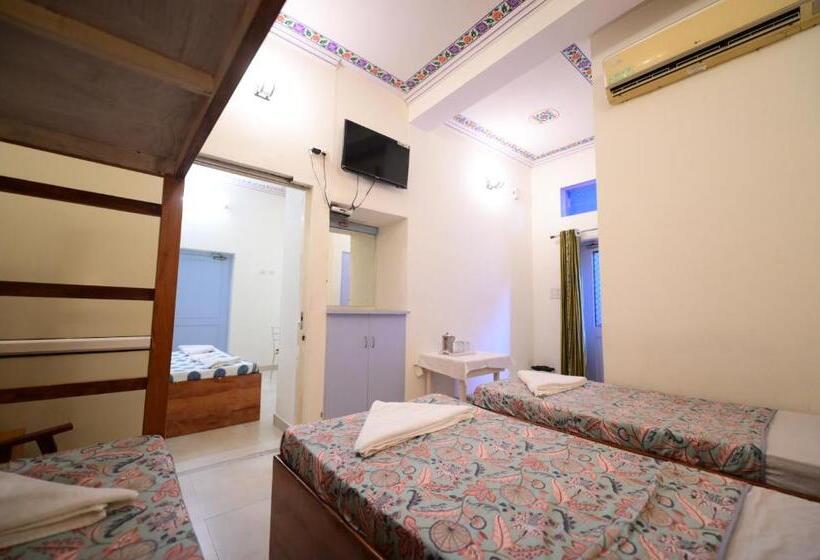 اتاق استاندارد چهار تخته, Chitra Katha  A Story Per Stay