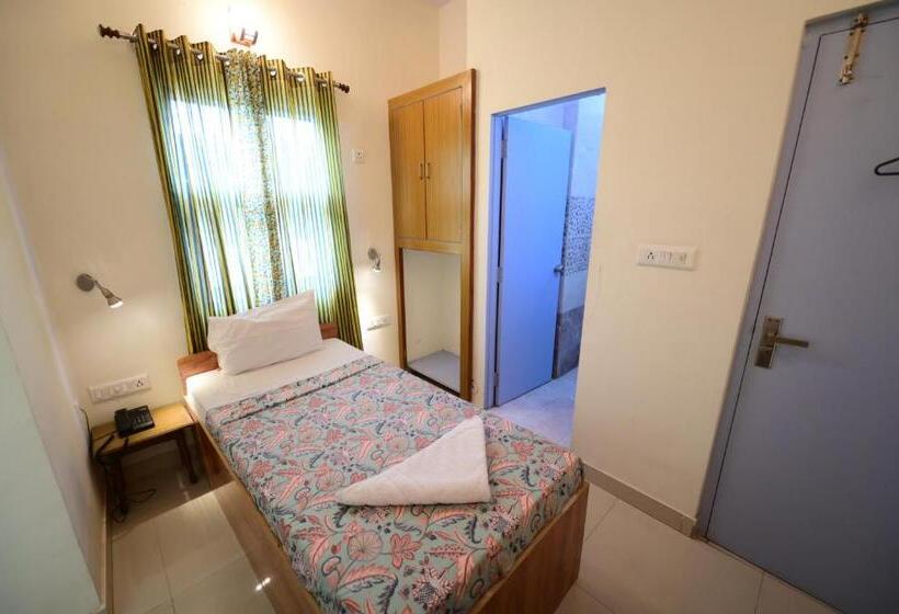 اتاق استاندارد یک نفره, Chitra Katha  A Story Per Stay