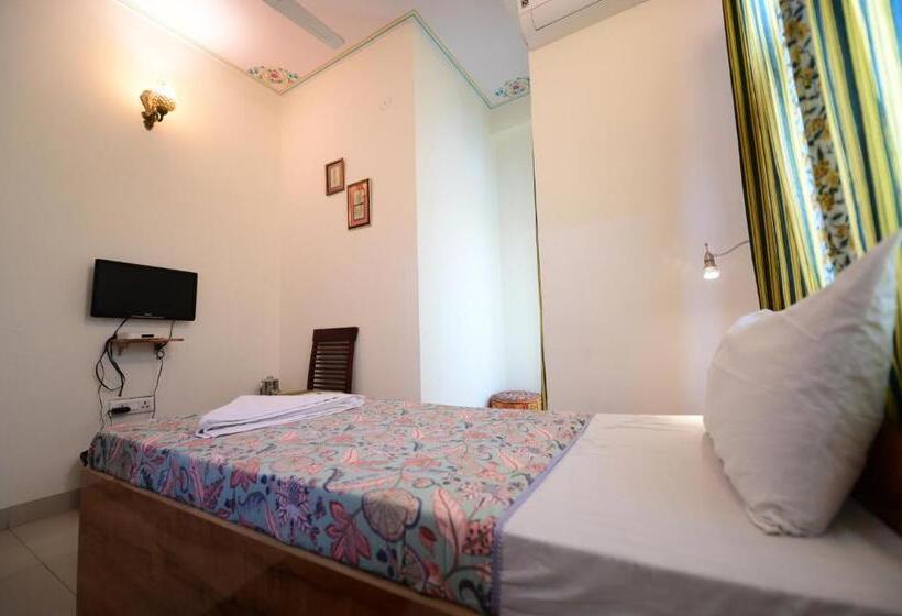 اتاق استاندارد یک نفره, Chitra Katha  A Story Per Stay