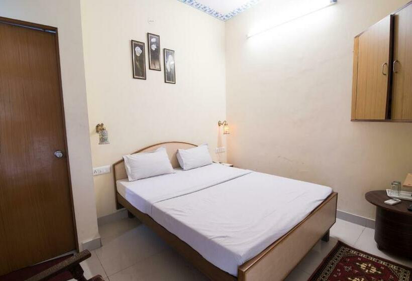 اتاق اکونومی, Chitra Katha  A Story Per Stay
