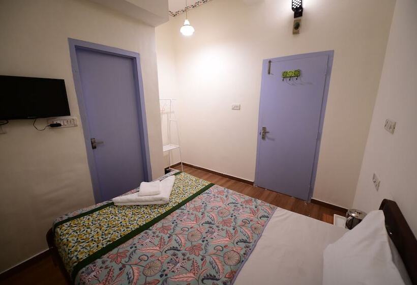 اتاق استاندارد یک نفره, Chitra Katha  A Story Per Stay