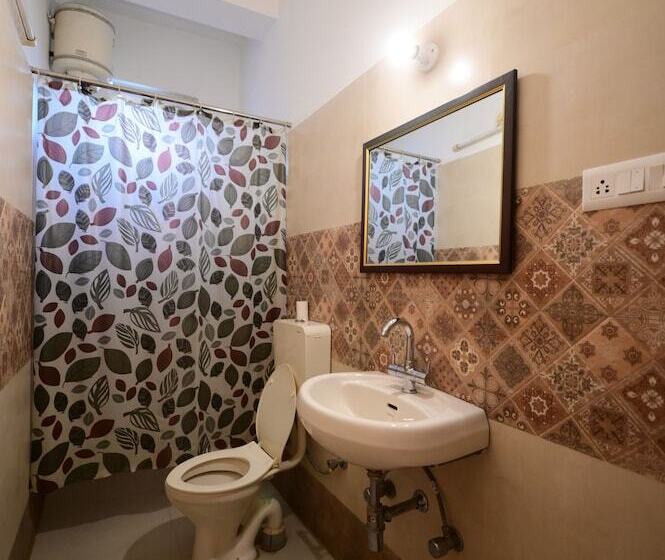 تختخواب در اتاق مشترک, Chitra Katha  A Story Per Stay