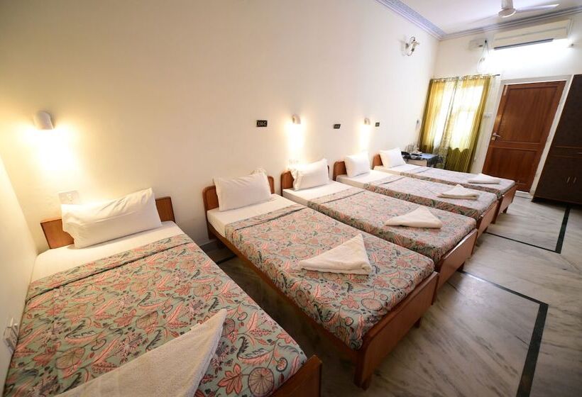 تختخواب در اتاق مشترک, Chitra Katha  A Story Per Stay
