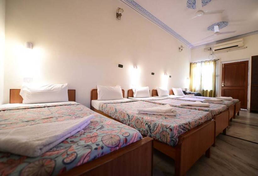 تختخواب در اتاق مشترک, Chitra Katha  A Story Per Stay