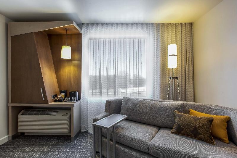 اتاق استاندارد با تخت بزرگ, Courtyard By Marriott Montreal West Island/baie D’urfe