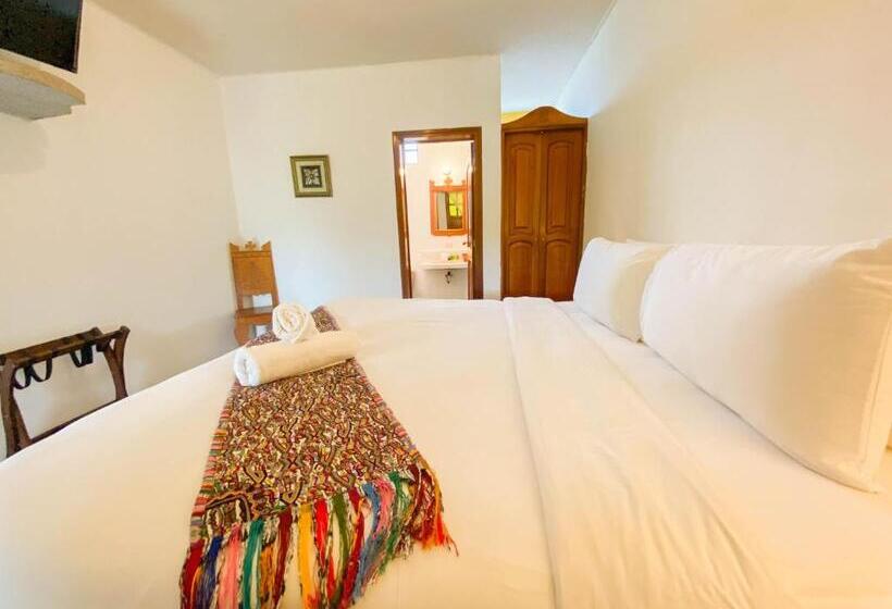 اتاق لوکس با تخت بزرگ, El Carmen Suites