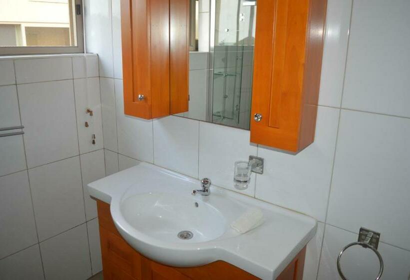 اتاق لوکس با بالکن و چشم‌انداز دریا, Elmina Bay Resort