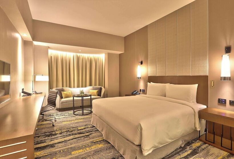 اتاق استاندارد با تخت دوبل برای معلولان, Hilton Kota Kinabalu