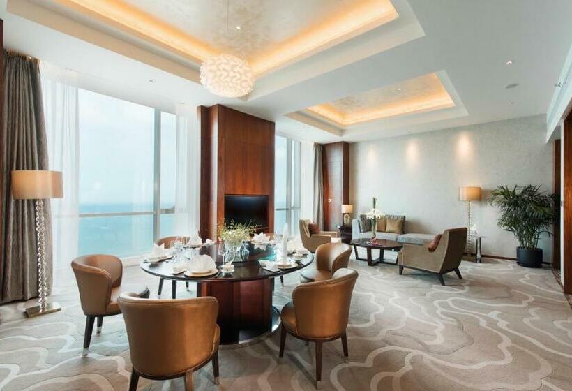 سوییت با چشم‌انداز دریا, Hilton Yantai Golden Coast