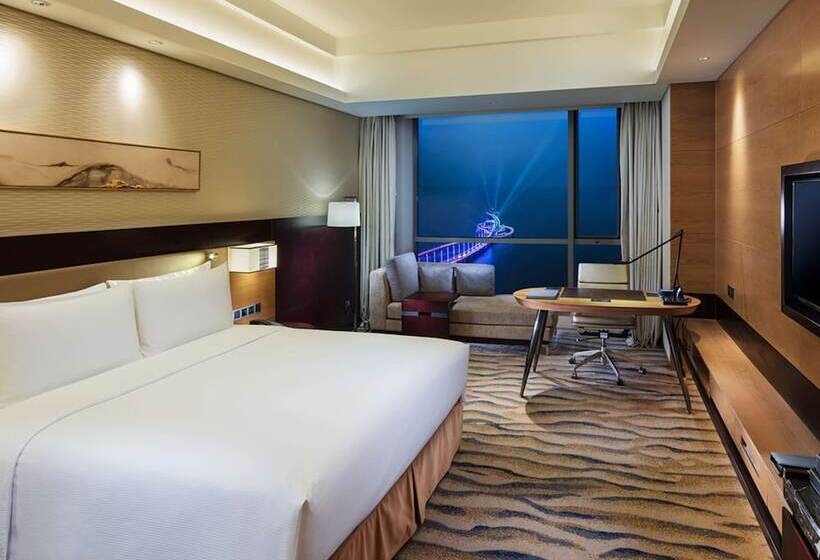 اتاق لوکس با چشم‌انداز دریا, Hilton Yantai Golden Coast