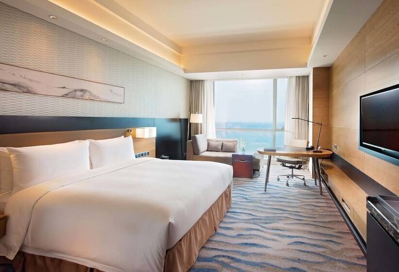 اتاق لوکس با چشم‌انداز دریا, Hilton Yantai Golden Coast