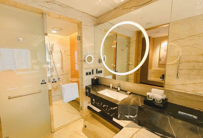 اتاق لوکس با چشم‌انداز دریا, Hilton Yantai Golden Coast