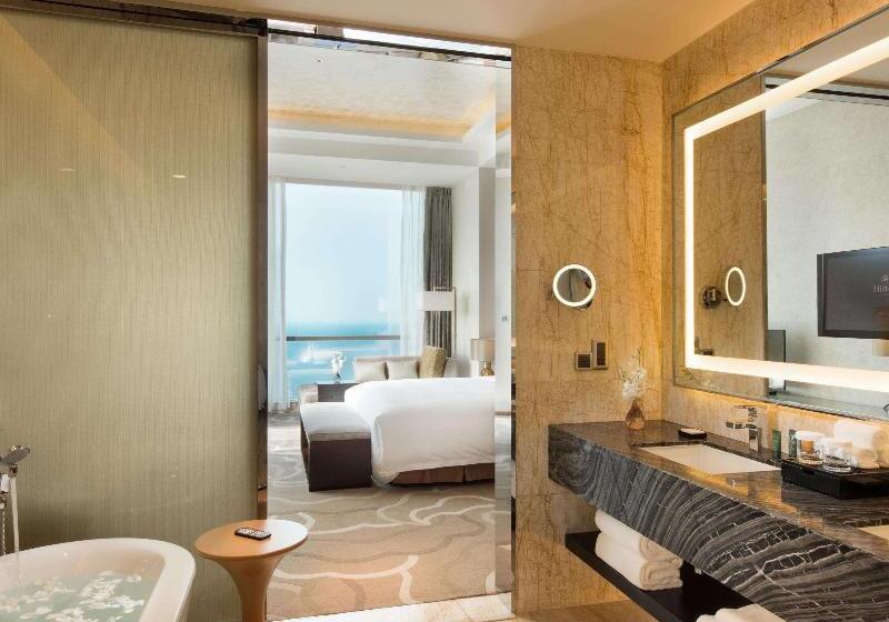 سوئیت با تخت بزرگ, Hilton Yantai Golden Coast