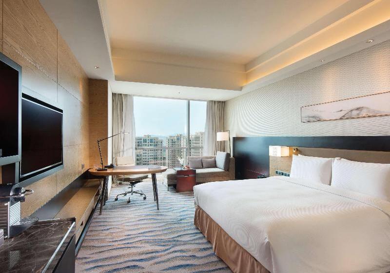 اتاق استاندارد با تخت بزرگ, Hilton Yantai Golden Coast