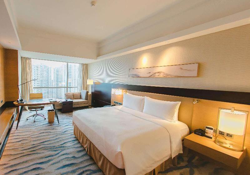 اتاق استاندارد با تخت بزرگ, Hilton Yantai Golden Coast